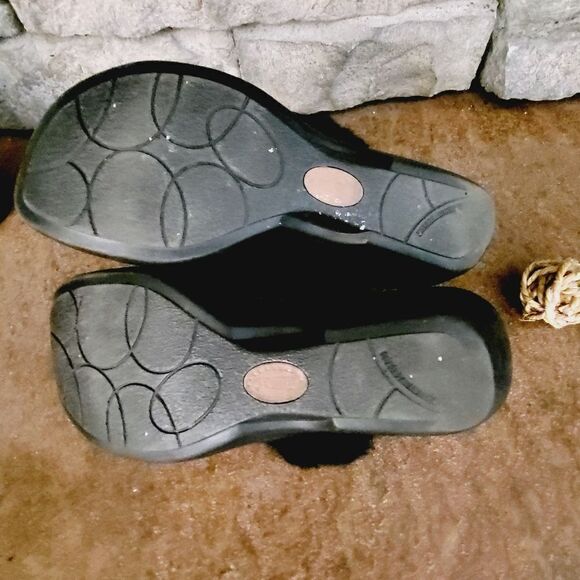 Born amazingly comfy black leather wedge clogs real fur trim - Picture 4 of 8